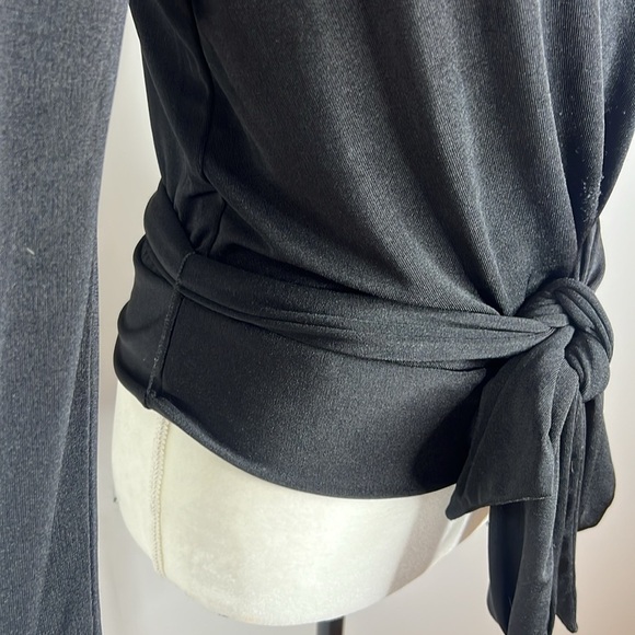 Good American Shimmer Wrap V Neck Top Size 2 Long Sleeve Waist Tie Detail Shirt - Picture 5 of 14